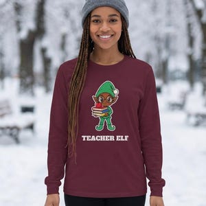 Teacher Elf Christmas Shirt, Cute Teacher Holiday Tee, Teacher Gift, Xmas Elf Top afbeelding 8