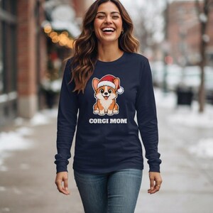 Corgi Mom Christmas Shirt, Corgi Santa Hat Tee, Corgi Mom Gift, Corgi Lover Top zdjęcie 5