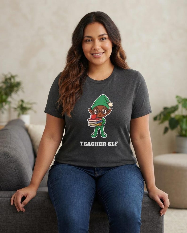 Teacher Elf Christmas Shirt, Cute Teacher Holiday Tee, Teacher Gift, Xmas Elf Top afbeelding 10