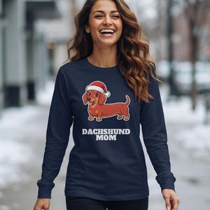Dachshund Mom Christmas Shirt, Doxie Santa Hat Tee, Wiener Dog Mom Gift, Xmas Top afbeelding 8