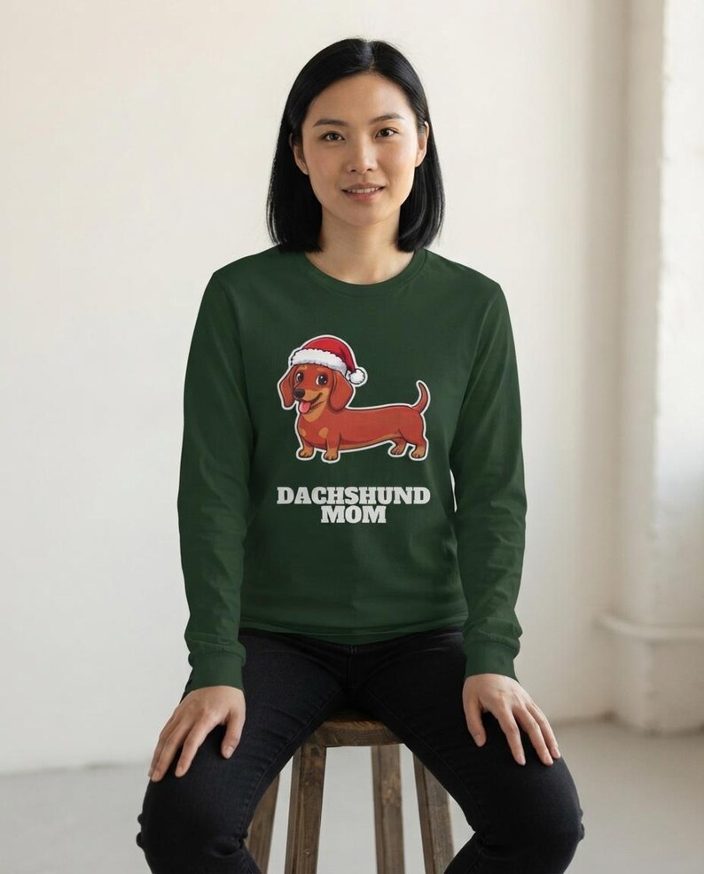 Dachshund Mom Christmas Shirt, Doxie Santa Hat Tee, Wiener Dog Mom Gift, Xmas Top afbeelding 10