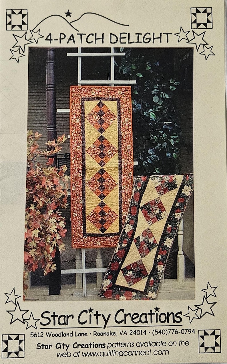 K&ouml;nnte beinhalten: Eine Anleitung f&uuml;r das Quiltmuster 4-Patch Delight von Star City Creations. Das Deckblatt zeigt zwei rechteckige Tischl&auml;ufer mit rautenf&ouml;rmigem Patchwork in Orange, Gelb und Schwarz, erg&auml;nzt durch florale Stoffr&auml;nder und Text.