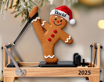 Pilates-ornament peperkoek, aangepaste naam kersthervormer boomversiering, grappig peperkoek fitnesscadeau, leuk fitness kerstcadeau