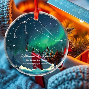 Ornement de fiançailles en verre pour couple, ornement de carte du ciel étoilé, ciel nocturne par date, carte du ciel nocturne, cadeau de Noël pour couple d'anniversaire