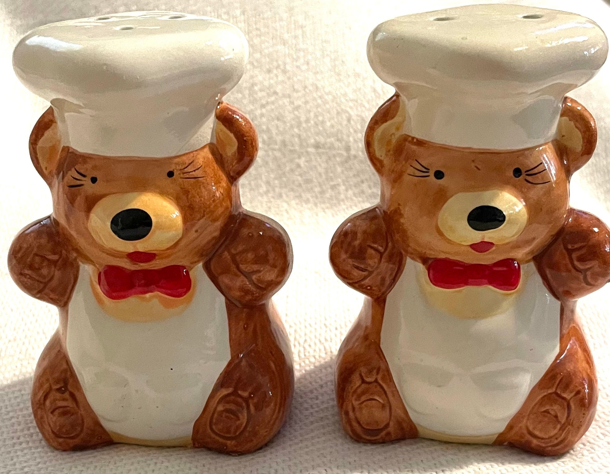 Oklahoma City Mall Cute Christmas bears salt and pepper shakers www