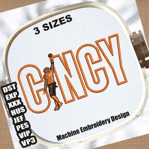 Puede incluir: Diseño de bordado naranja y blanco de la palabra "GNCY" con un jugador de fútbol en el medio de la palabra. El diseño está sobre un fondo blanco y dice "3 TAMAÑOS" y "Machine Embroidery Design" en la parte superior e inferior del diseño.