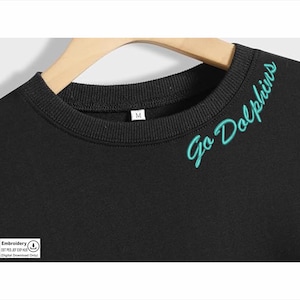 Diseños de bordado a máquina de Go Dolphins / Patrones de bordado de letras de Go Dolphins / Archivos de bordado de Dolphins / Archivos de bordado DST de Dolphins