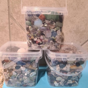 Emmers van confettikristallen