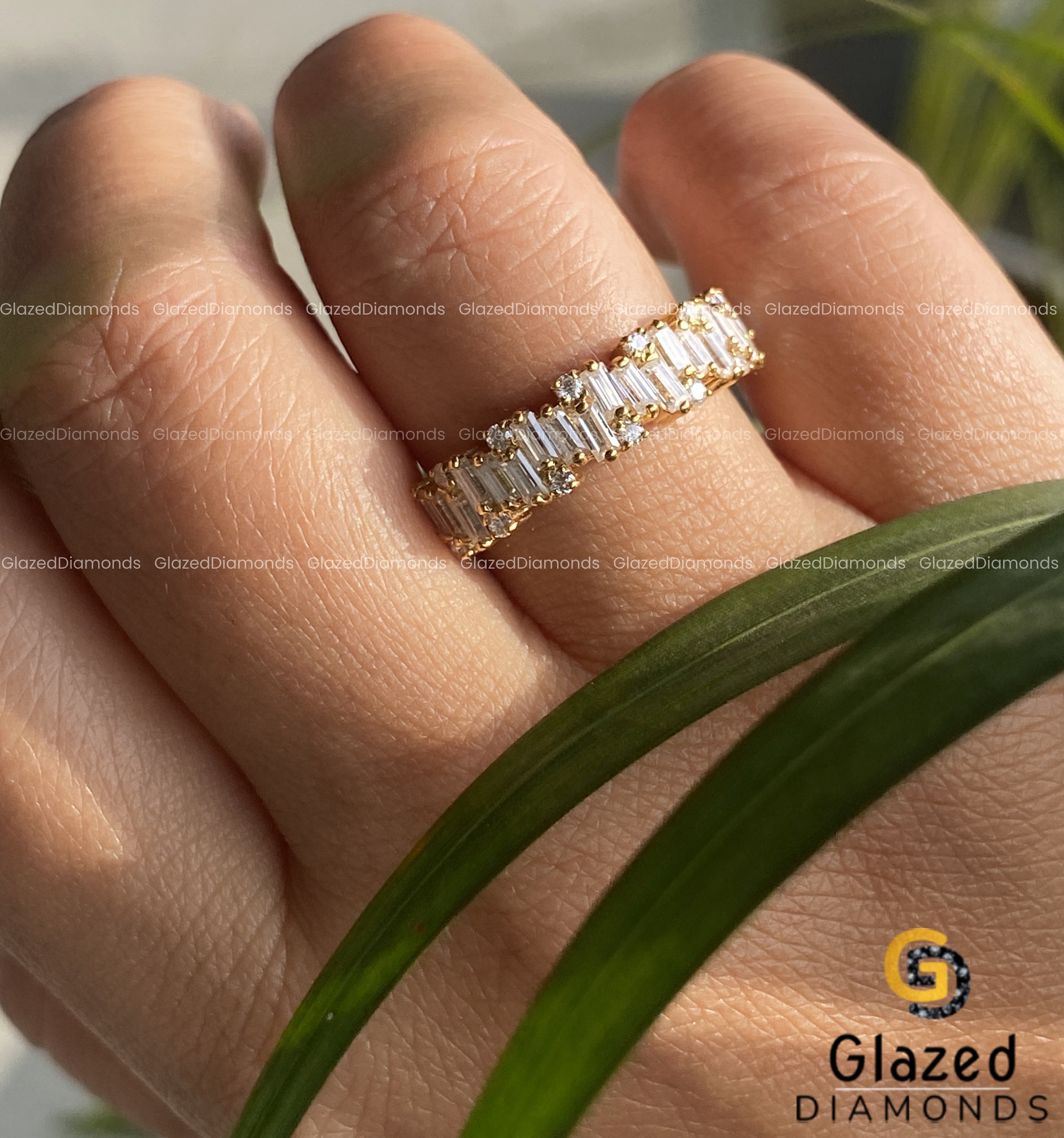 Staggered shop baguette ring