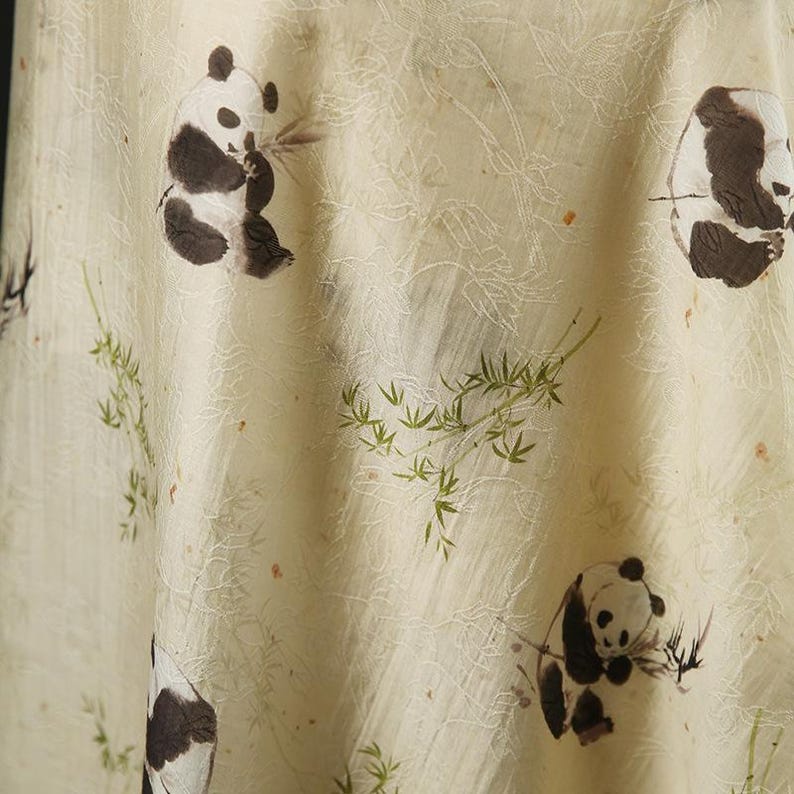 Tessuto Tencel stampato con panda, Tessuto stampato, Tessuto per abbigliamento, Tessuto per abito estivo, Tessuto morbido, Tessuto con panda, Tessuto al mezzo metro, Tessuto per abito immagine 3