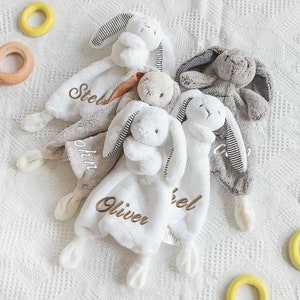 Doudou personnalisé, cadeau de Pâques pour bébé, couverture pour bébé, cadeau bébé lapin, jouet pour bébé, cadeau nouveau-né, indispensables pour bébé, déco chambre d'enfant lapin image 1