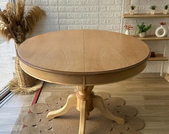 丸い木製ダイニングテーブル - 素朴なキッチンテーブル、