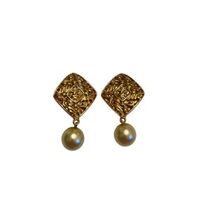 Chanel clip on vintage earrings