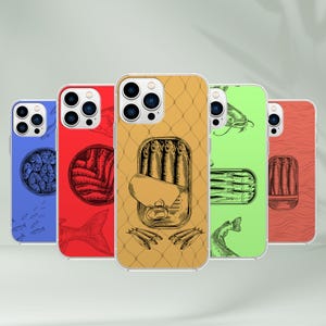 Könnte beinhalten: Satz mit sechs Handyhüllen mit verschiedenen Designs zum Thema Meeresfrüchte. Die Hüllen sind alle in Schwarzweiß mit verschiedenen Illustrationen von Fischen und Meeresfrüchten. Die Hüllen sind alle für iPhone.