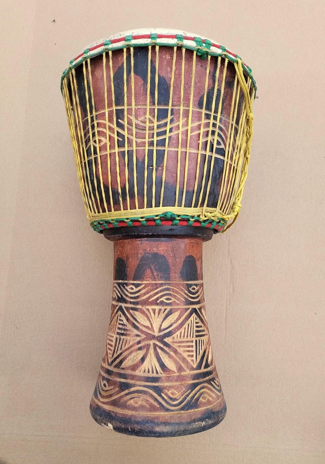 ガーナ製 アフリカンドラム 木彫り 太鼓 ジャンベ系 民族楽器 高さ65cm ジャンベ アフリカ民族楽器 木製ドラム 約65cm 大きいサイズ｜Yahoo