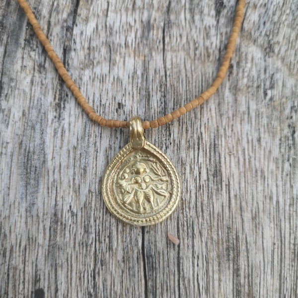 Collier amulette Shiva, collier en bois de santel