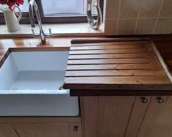 Escurridor grande de pino macizo para una cocina tipo Belfast/Butler.