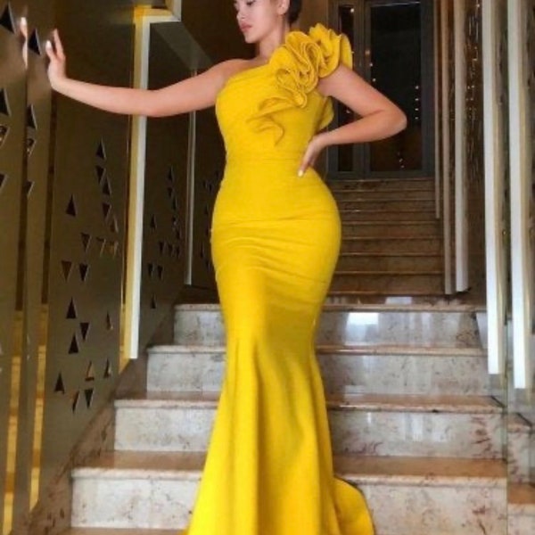 Yellow prom dress, evening gown, dinner dress, reception outfit, floor length gown, women fashion, party dress, event cloth, red carpet wear