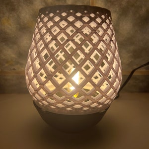 3D printed table lamp with dimmer