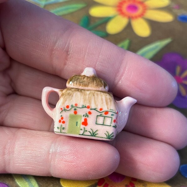 Lovely Dollhouse Miniature 1:12 Scale Hand Painted English Cottage Porcelain Teapot Light Pink NEW
