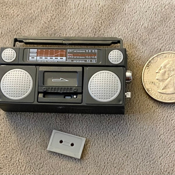 Miniature rétro boombox stéréo lecteur de cassettes à l'échelle 1/12 miniatures de maison de poupée accessoires Barbie
