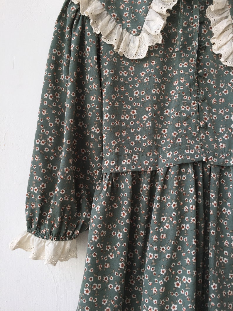 cottage core dress,victorian dress, button up till waist. lace on the collar and sleeves. floral print. elongated modest. image 9