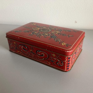 Vintage Verkade cookie tin