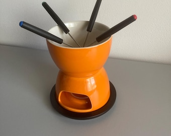 未使用のヴィンテージスタイルのオレンジ色のセラミック製チョコレートフォンデュセット（Highlights Germany製）｜ミッドセンチュリーモダンレトロスペースエイジ食器｜新品（箱入り）