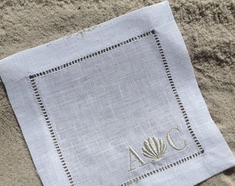 Servilleta de cóctel personalizada con monograma de concha de playa y bordado personalizado