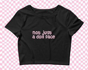 Nicht nur ein Puppengesicht ästhetisches feministisches Baby-T-Shirt