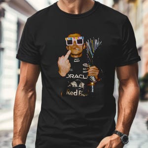 Sudadera/camiseta Max con estampado de dedo medio, campeón del mundo de carreras del GP de Las Vegas, para aficionados. imagen 10