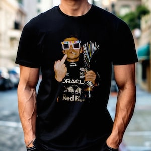 Sudadera/camiseta Max con estampado de dedo medio, campeón del mundo de carreras del GP de Las Vegas, para aficionados. imagen 2