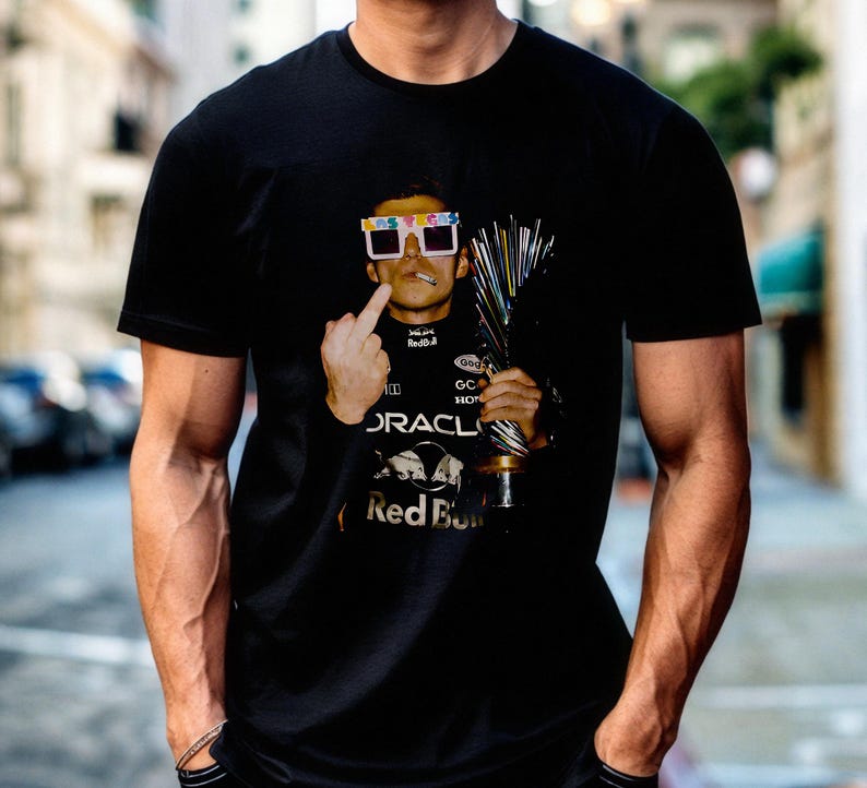 Sudadera/camiseta Max con estampado de dedo medio, campeón del mundo de carreras del GP de Las Vegas, para aficionados. imagen 2