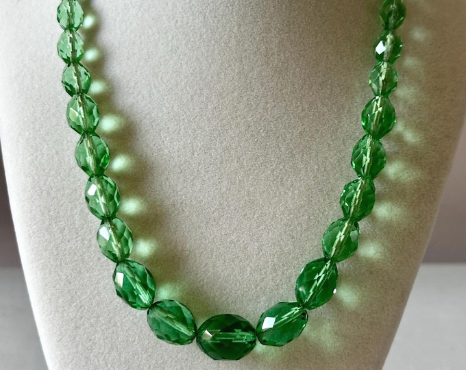 Vintage Green Czech Glass Beaded Necklace Unsigned 19"