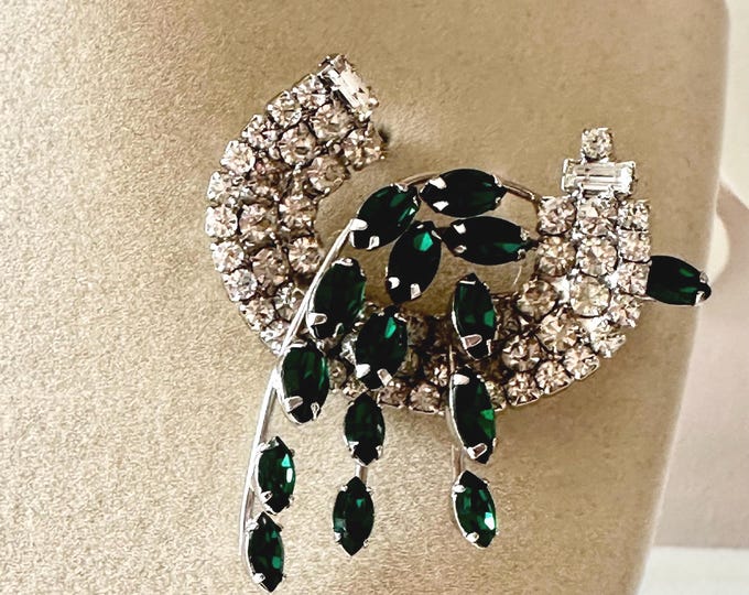 Vintage Weiss Curved Rhinestone and Emerald Green Spray Brooch 2 1/8"