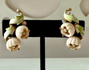 Vintage Kramer Cream Molded Acrylic and Enamel Floral Earrings