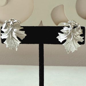 Vintage Lisner Brushed Silver Tone Maple Leaf Earrings Screw Back