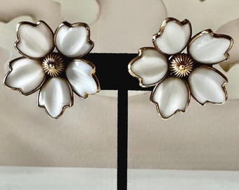Vintage 1950 Trifari Gold Tone Milk Glass Dogwood Earrings 1 3/8"