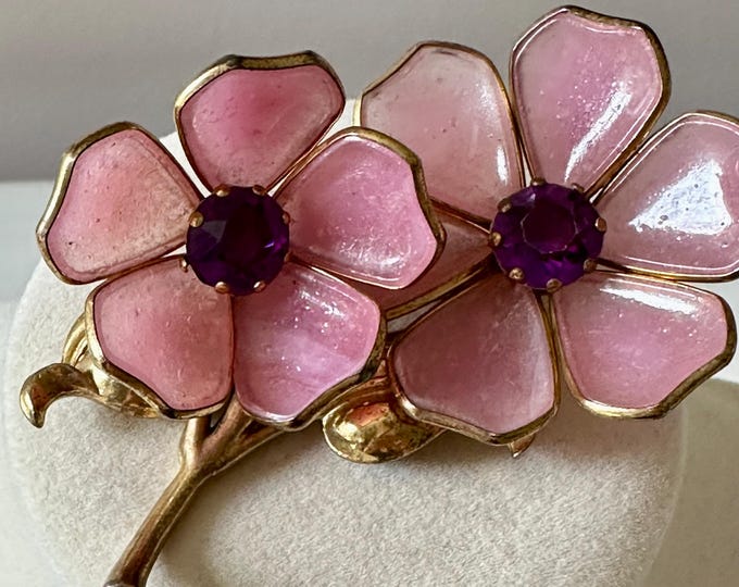 Vintage Unsigned Trifari 1941 Pate De Verre Pink Glass Dress/Fur Clip 3"