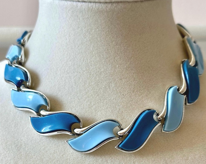 Vintage Coro Thermoset Necklace Wavy Shades of Blue 16.5"