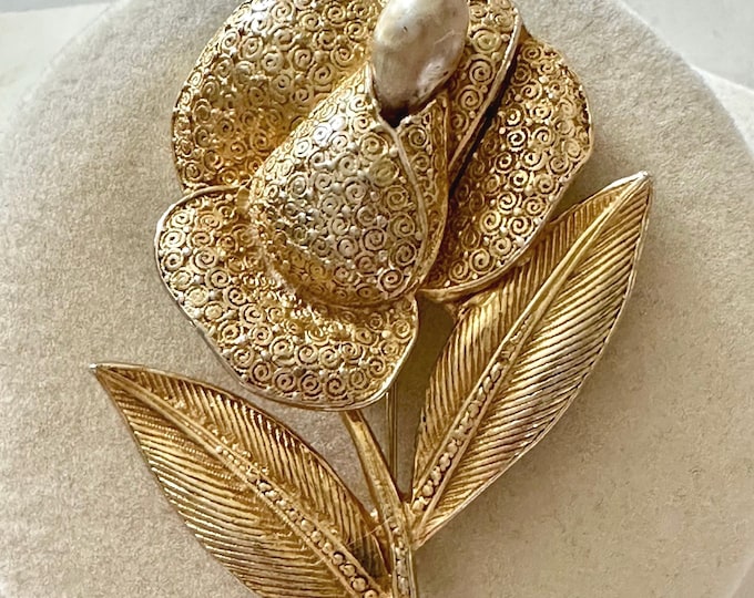 Vintage Hobe Pressed Gold Tone Floral Brooch with Baroque Pearl 2.5"