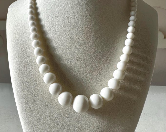 Vintage White Czech Glass Beaded Necklace Unsigned 17"