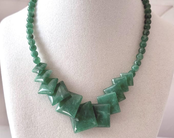 Vintage Jade Green Rhombus Glass Necklace Unsigned 16"