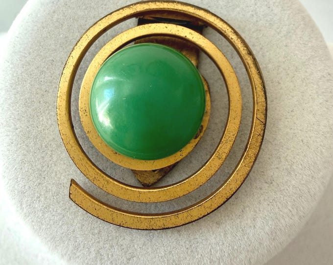 Vintage Art Deco Gold Tone Fur Clip with Green Acrylic Cabochon