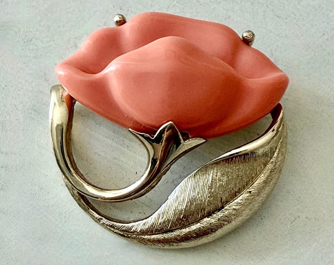 Vintage Avon Petite Coral Acrylic Gold Tone Floral Brooch
