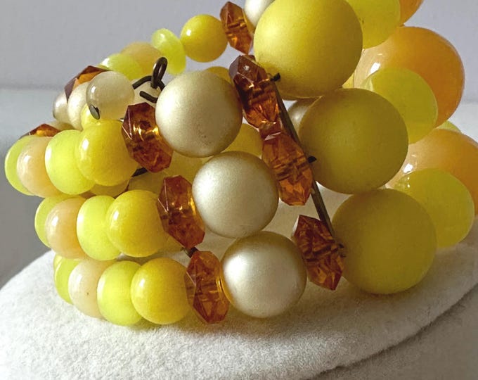 Vintage Expandable Acrylic Beaded Bracelet in Yellow and Peach Unsigned