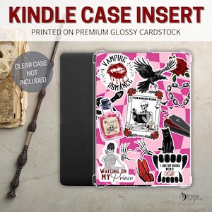 以下が含まれることがあります： ピンクとブラックのKindleケースインサートで、さまざまなステッカーが貼られています。吸血鬼ロマンスのステッカー、毒瓶のステッカー、本を読んでいる骸骨のステッカー、黒い猫のステッカー、蝶のステッカーなどがあります。ステッカーのテキストは、「Vampire Romance」、「Dark Romance Reader」、「Poison」、「Waiting on My Prince」、「I Like My Books With A Bite」です。