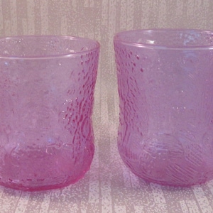Neodymium Fauna 2 drinking glasses by Oiva Toikka , Nuutajärvi