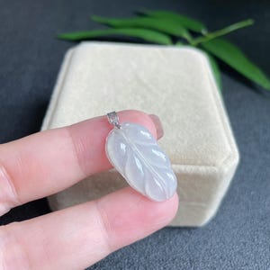 18K Gold Jadeite Jade Leaf Pendant: Myanmar Grade A Icy Moonlight