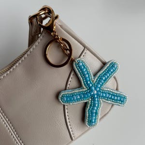 ビーズのヒトデ型バッグチャーム、手作りの海岸風キーホルダー、ビーチバッグアクセサリー